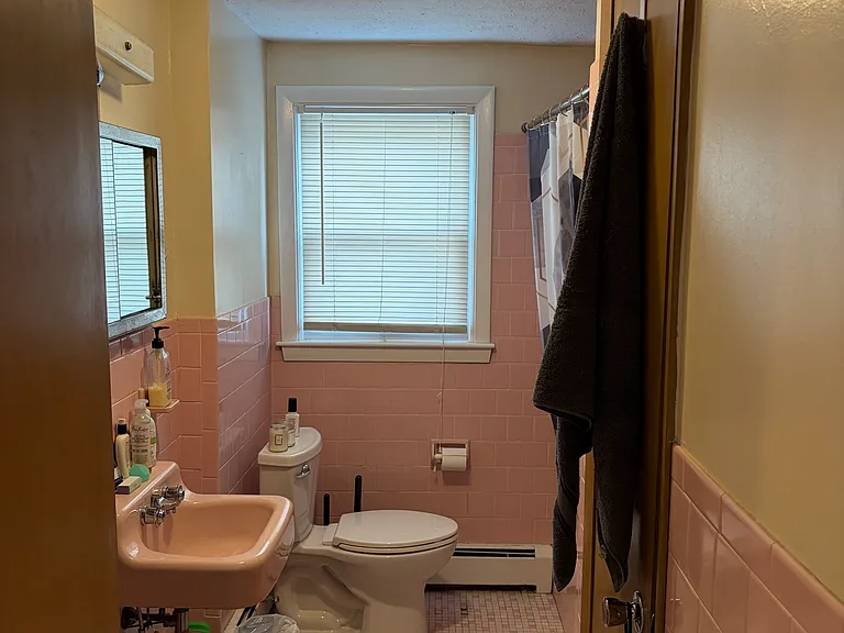 102 S Angell St — Photo 9