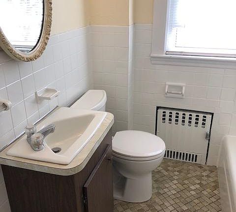 4th image of 19 Newton Ave #3