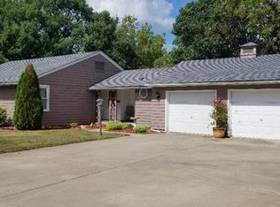 909 Sunset Dr, Macon, MO 63552