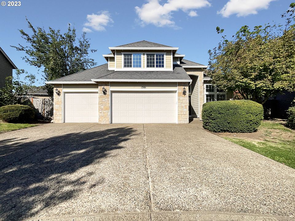 1st image of 1301 NE Estelle Ct