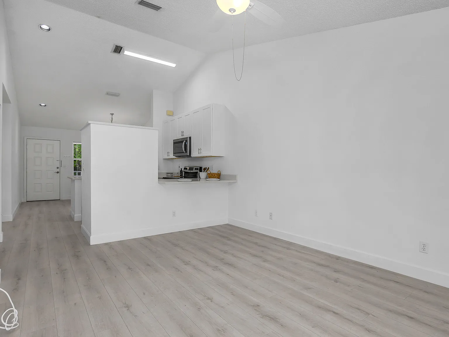 2 bed, 1030 sqft, $2,000 — Photo 3