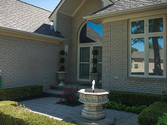 2nd image of 56358 Cromwell Ct