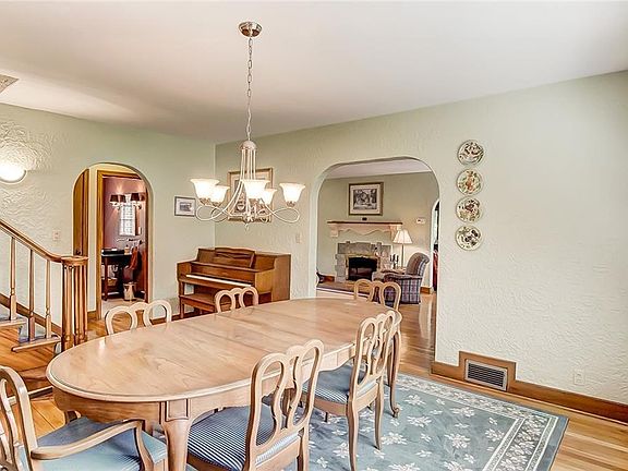 5th image of 256 Beverly Pl