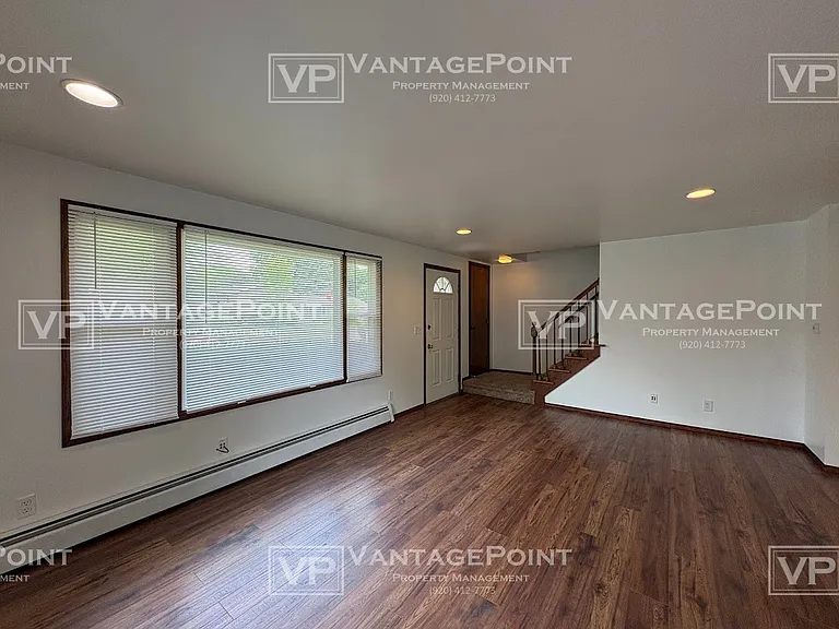 1713 Edgehill Dr — Photo 3