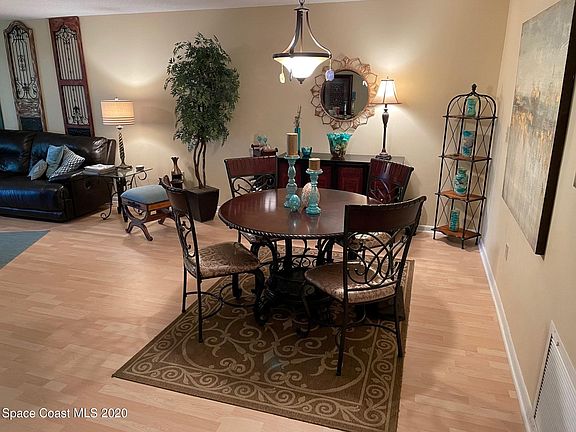4th image of 215 Country Club Dr