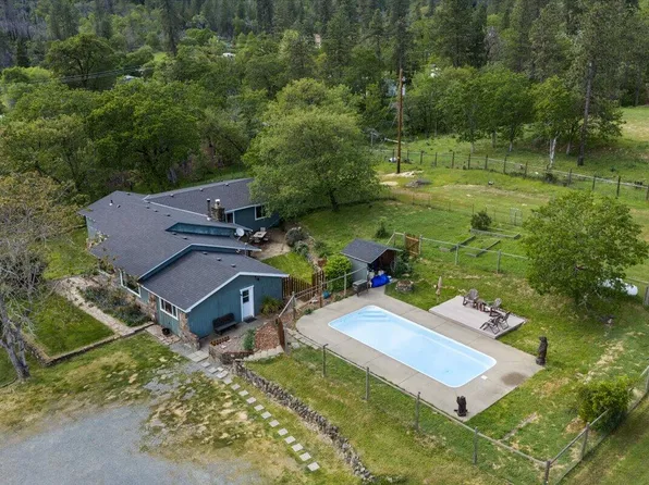 1360 Oxyoke Rd, Grants Pass, OR 97526