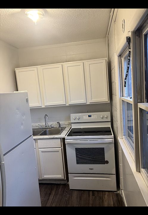 1st image of 906 Gilbert St #3