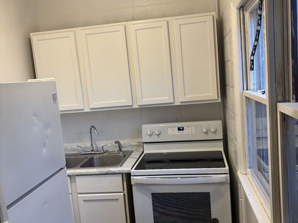 906 Gilbert St #3