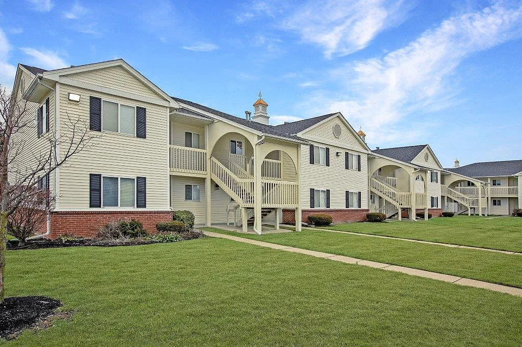 Steeplechase Apartments and Townhomes — Photo 1