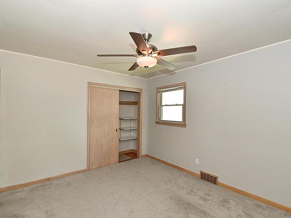 5th image of 8906 W Burleigh St #8908
