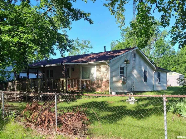 504 N Oak St, Mc Leansboro, IL 62859