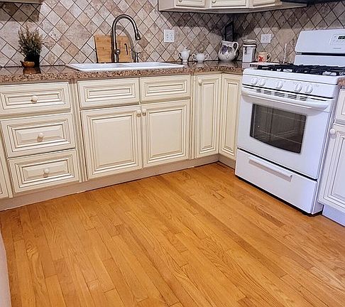 4th image of 14 King Arthur Ct APT 12