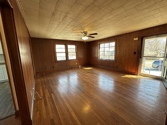 3rd image of 71 Mitchell Hill Dr