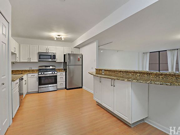 4th image of 230 E Ontario St APT 905