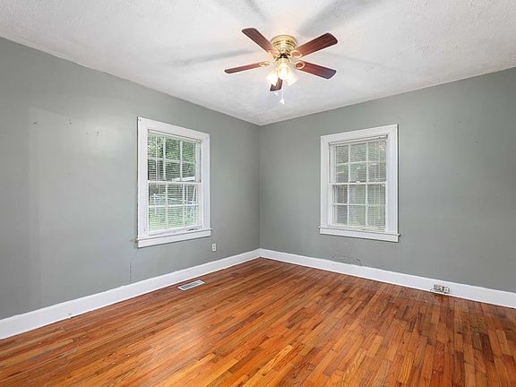 5th image of 3904 Calvin Dr