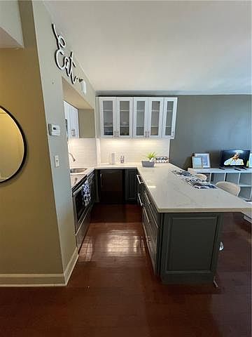 2nd image of 1205 Saint Charles Ave APT 917