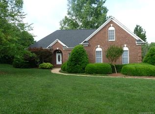 2201 Potter Downs Dr, Waxhaw, NC 28173