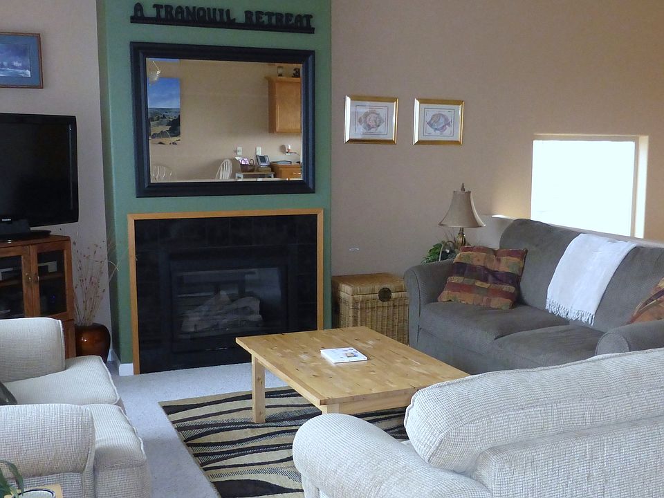Open concept Living/dining/kitchen