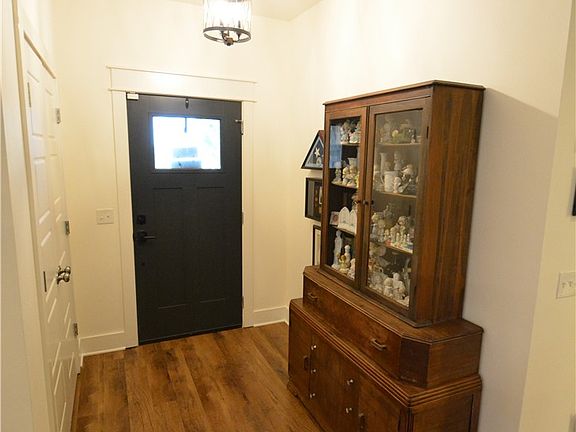 2nd image of 1497 Counts Ave