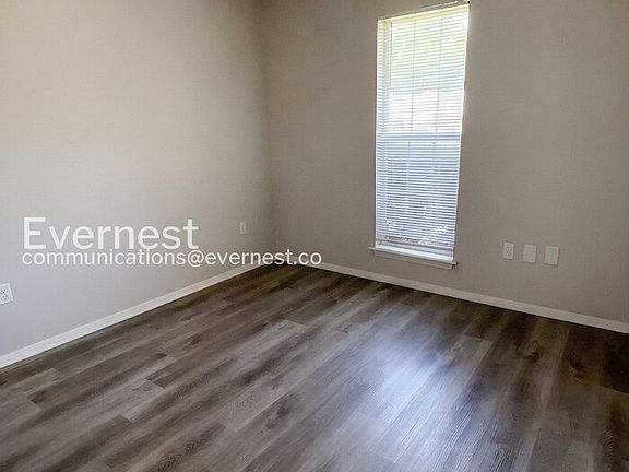 5th image of 4199 Blackstone Dr