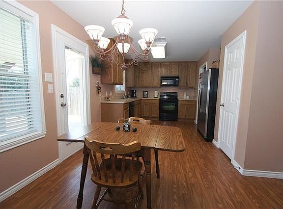 4th image of 8824 Holliday Ln