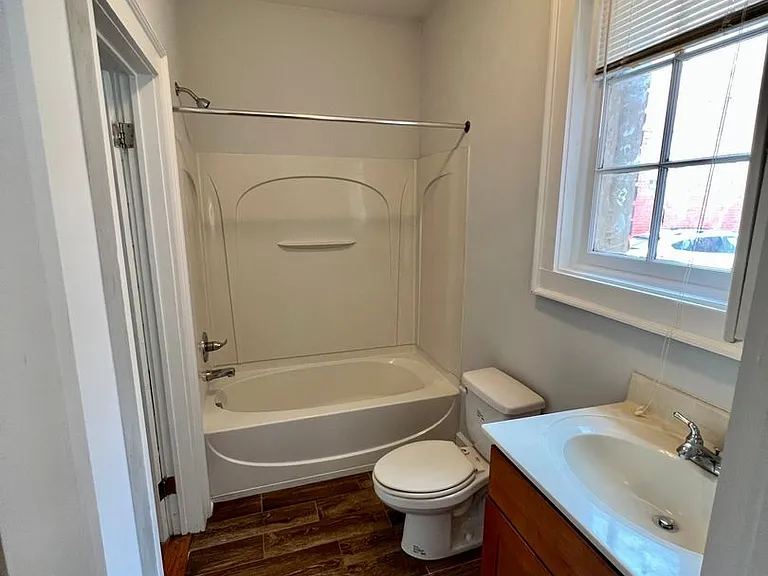 1107 W Grace St — Photo 29