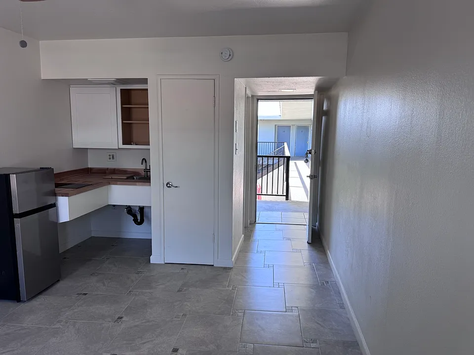 2602 N Fresno St #9