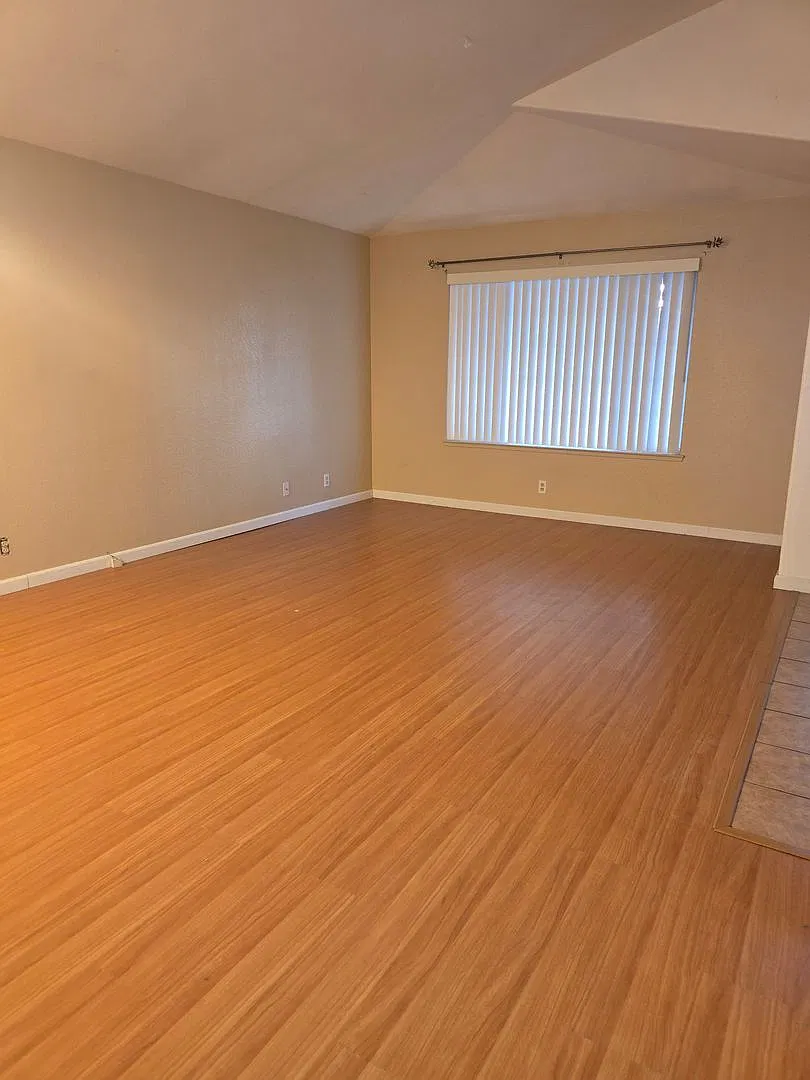 Cute 4 bedroom 2bathroom house in Antelope — Photo 4