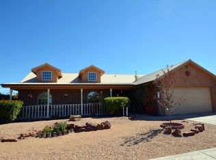 1070 Parkview Dr SW, Los Lunas, NM 87031