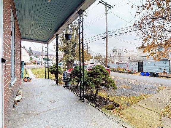 3rd image of 304 E Emmaus Ave