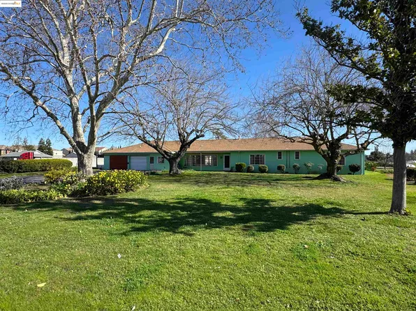 3590 Airport Rd, Sacramento, CA 95834