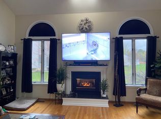 19 Parkington Cir, East Syracuse, NY 13057