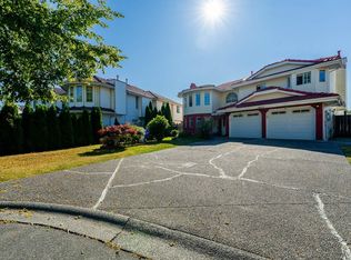 8879 141b St, Surrey, BC V3V 7W5