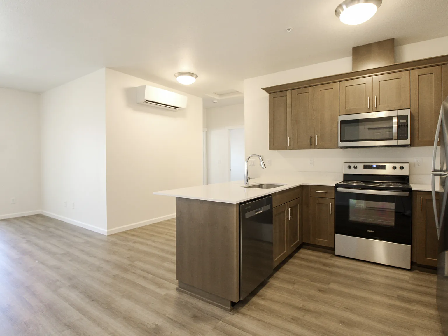 2 bed, 968 sqft, $1,695 — Photo 3