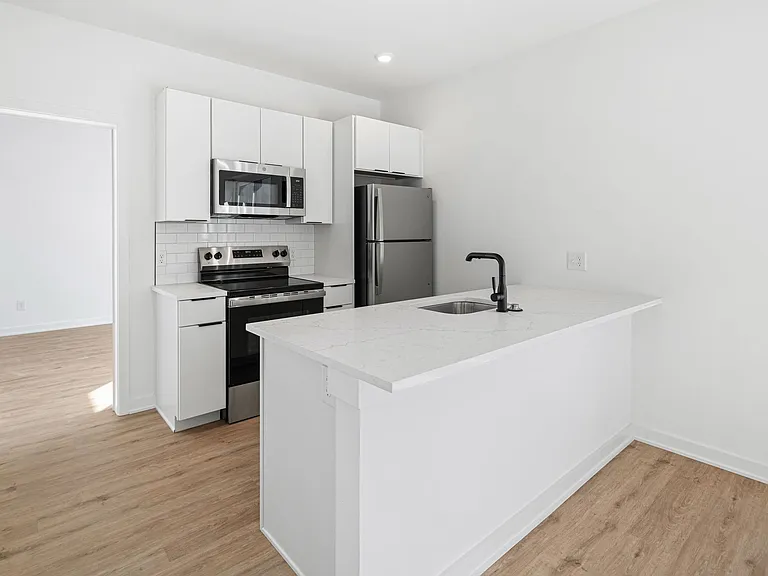 Moore House Apartments — Photo 12