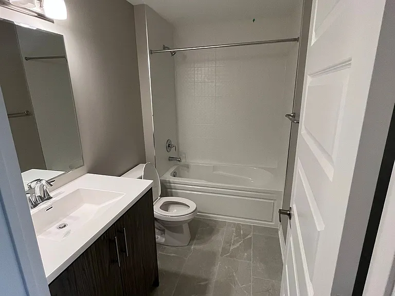 95 Dundas St W #325 — Photo 42