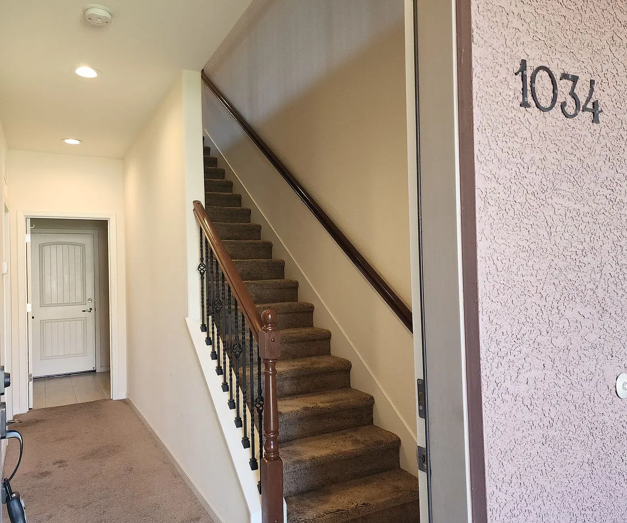 3 bedroom Townhome with Garage — Photo 4