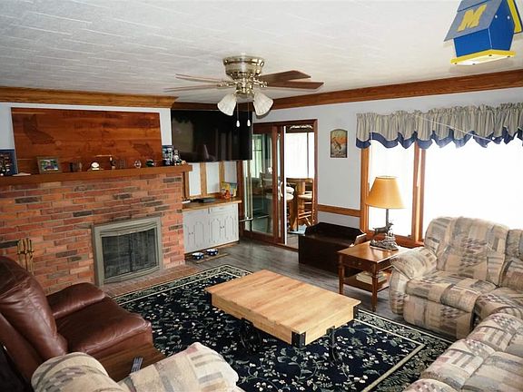 3rd image of 11219 Oakwood Dr