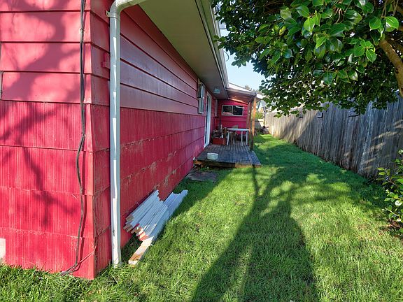 3rd image of 612 NE Benton St
