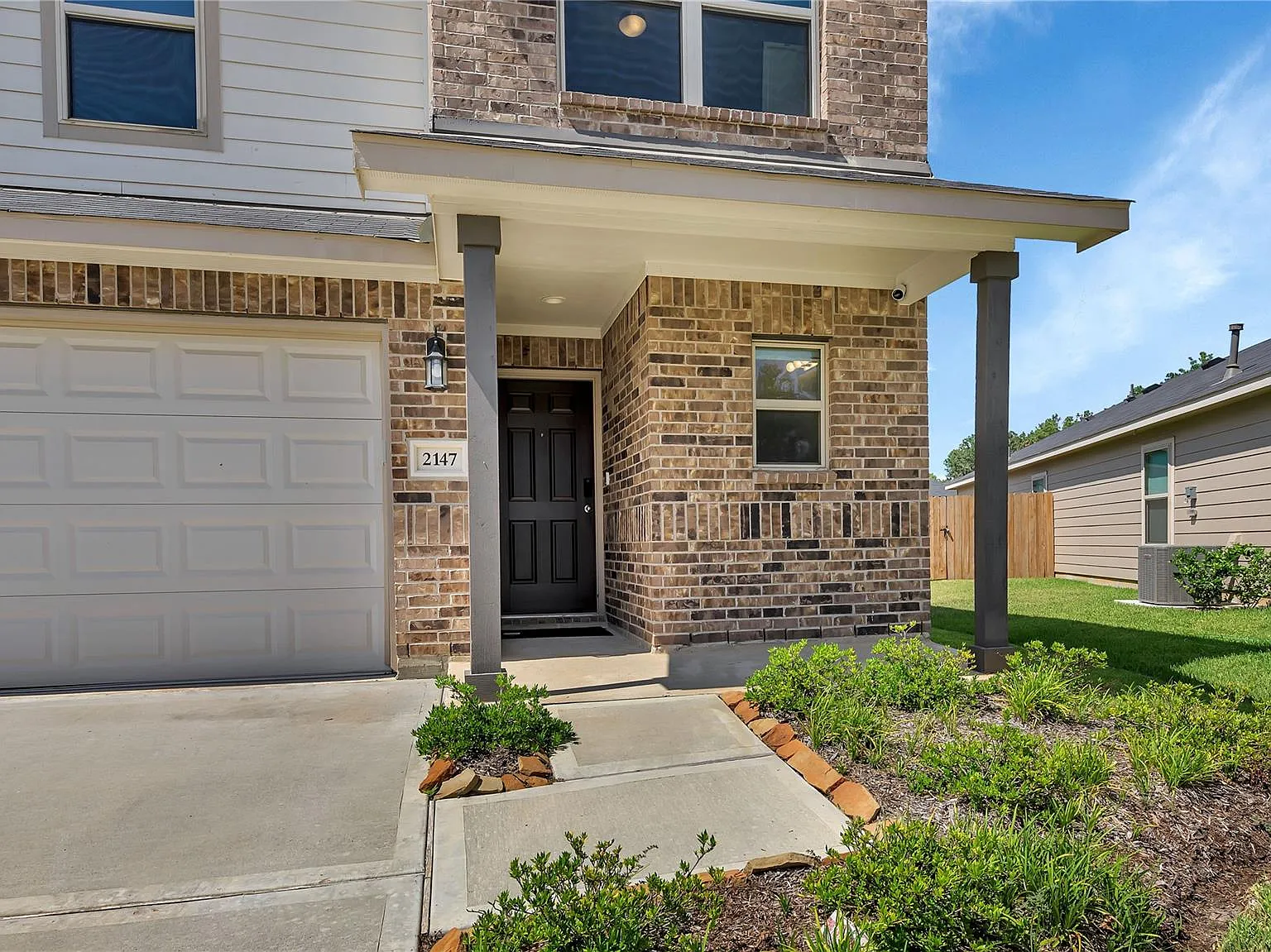 4 bed, 2.5 bath, 1941 sqft, $2,100 — Photo 4