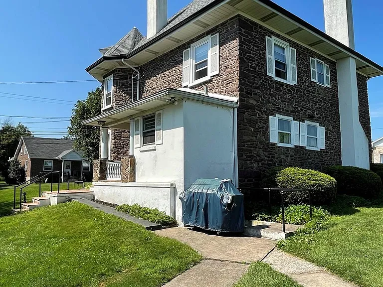 2080 Milford Square Pike — Photo 15