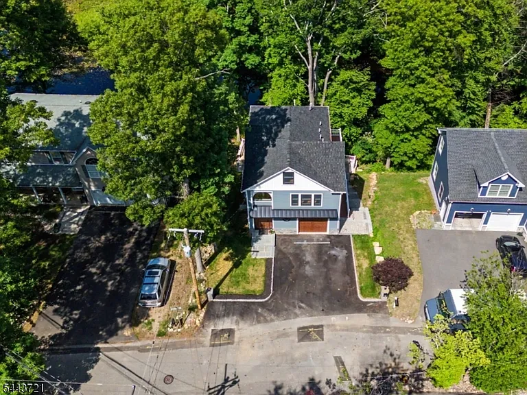 13 Rockaway Ave — Photo 6