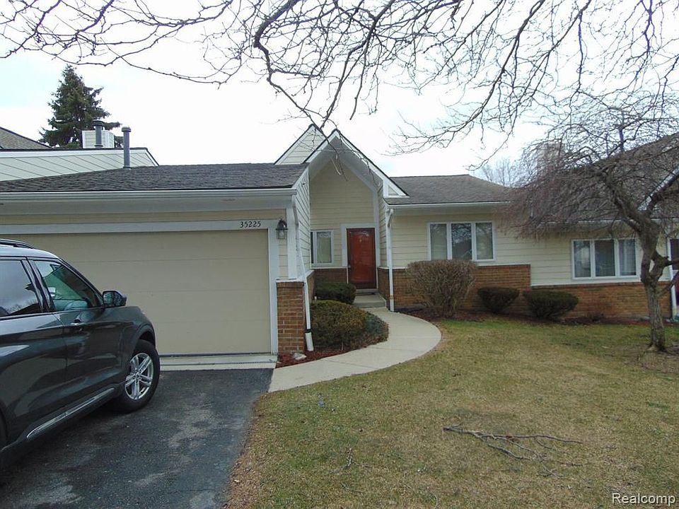 1st image of 35225 Hillside Dr