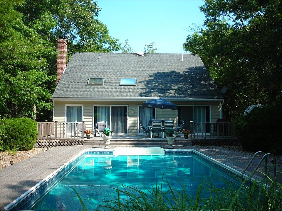 1st image of 19 Shorewood Dr