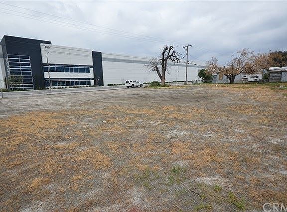 5th image of 781 S Valley View Ave