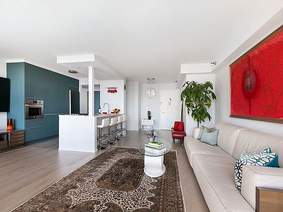 4th image of 4-74 48th Ave APT 25N