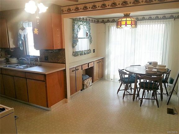 3rd image of 69 N Ellwood Ave