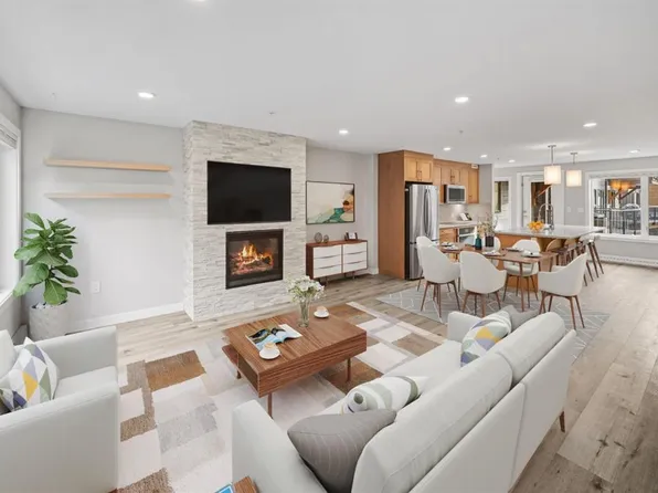 810 7th St #208, Canmore, AB T1W 0N4