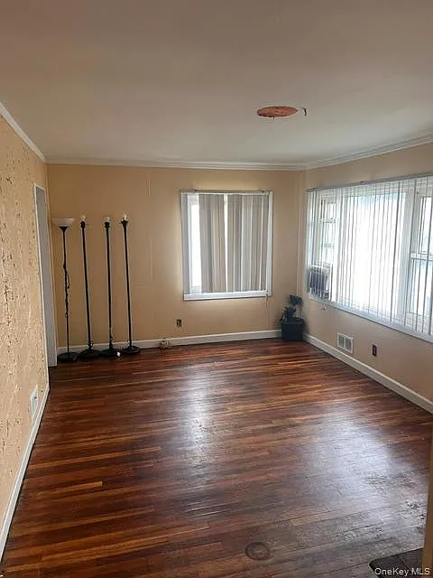 3 bed, 1.0 bath, 828 sqft, $4,100 — Photo 4