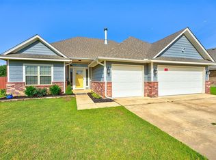 701 Windy Ln, Yukon, OK 73099